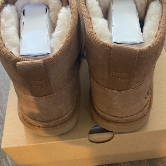 UGG Boots Girls UGG K Neumel II Graphic Boots Kids Size 6 Chestnut Tan Winter - Picture 4 of 10